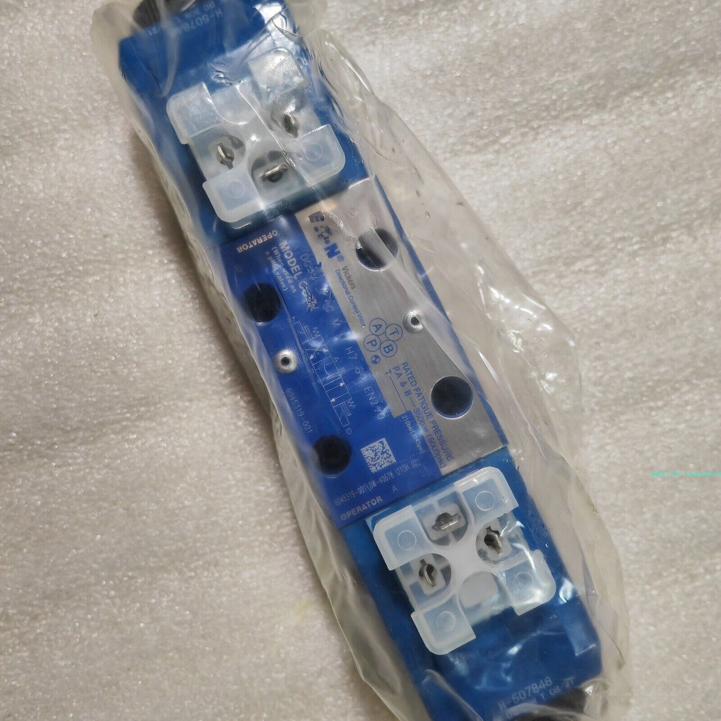 VICKERS DG4V-3-6C-M-U-H7-60 Solenoid Operated Directional Valve - [Optimized for SEO] - VICKERS