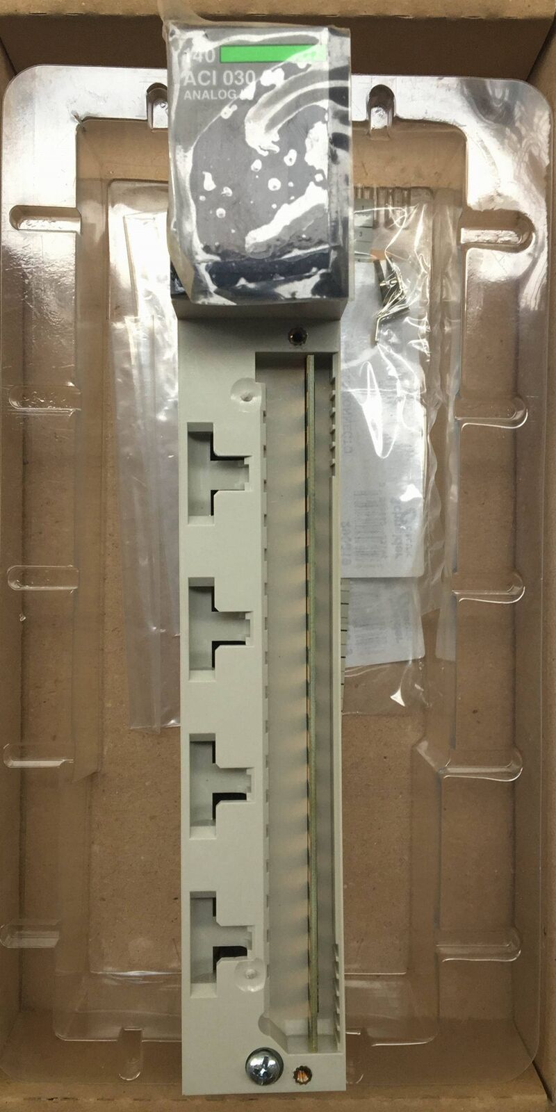 new SCHNEIDER 140ACI03000 Analog Input Module - SCHNEIDER