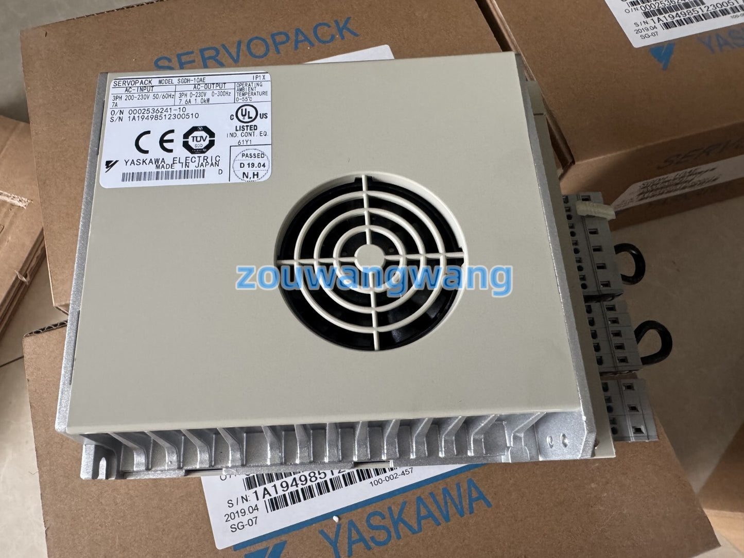 new In Box YASKAWA SGDH-10AE YASKAWA SGDH10AEServo Drive