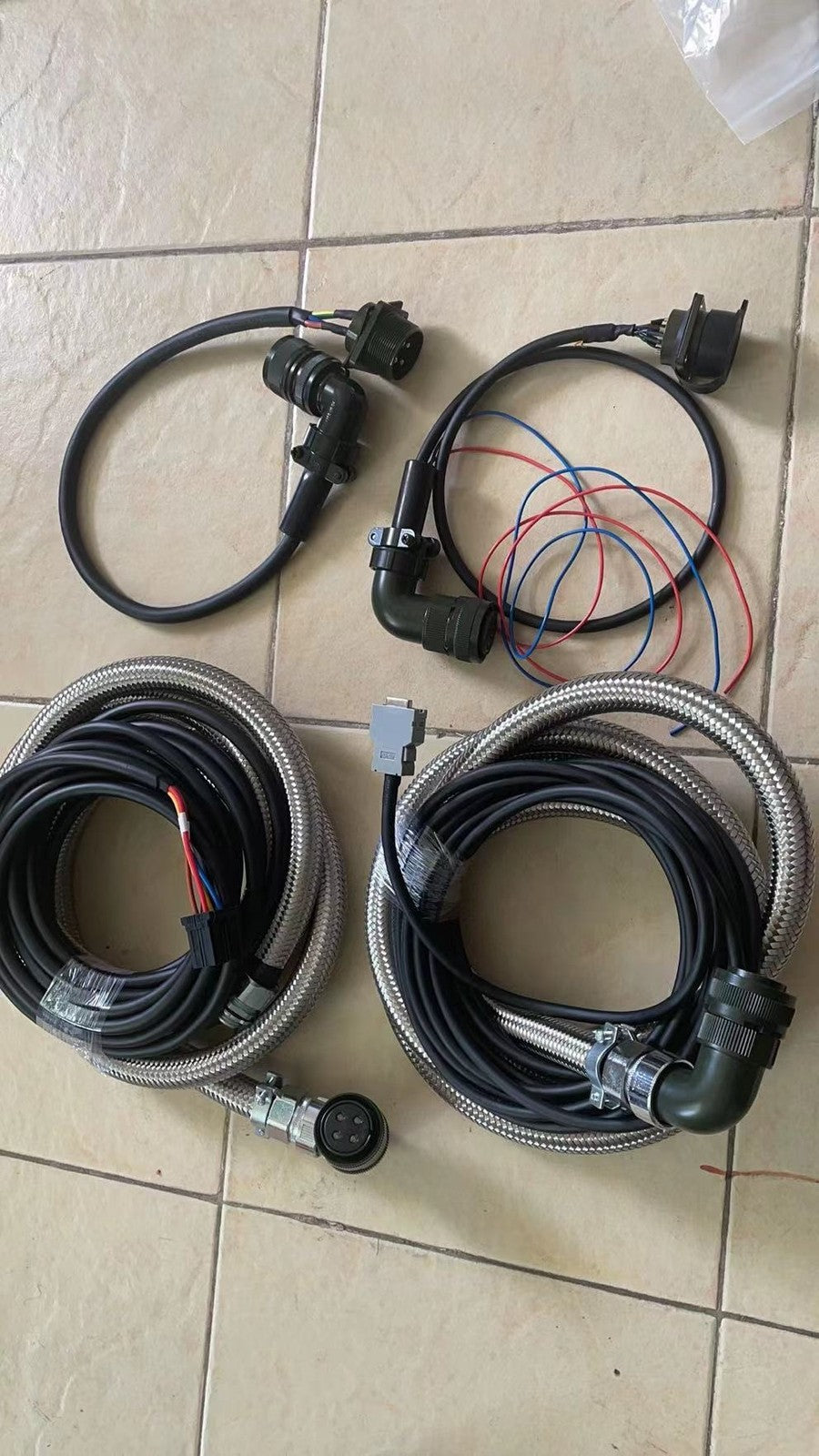 Mitsubishi cable MR-J3ENCBL40M-A1-H+MR-J3ENCBL35M-A1-L