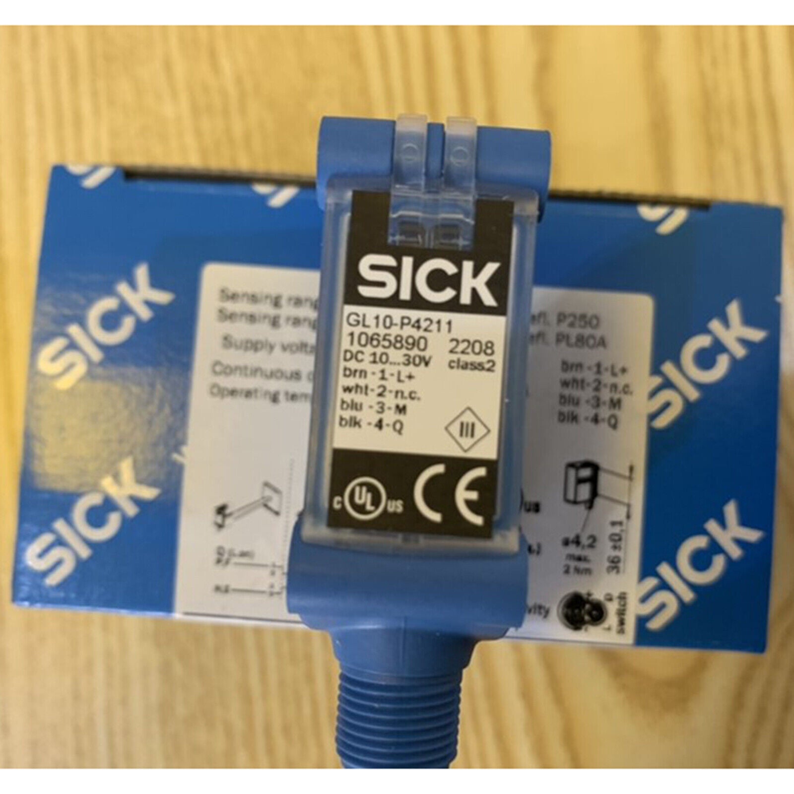 new 1PC  SICK GL10-P4211 Photoelectric switch in box