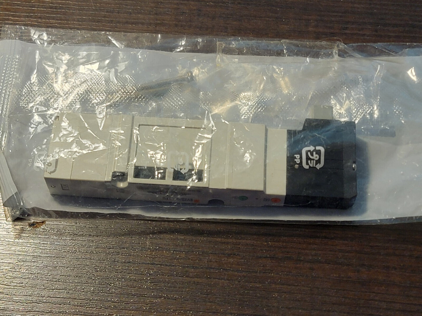 1pcs SMC SV2300-5FU SV2A52 Solenoid Valve 5-Port, 2-Position SEALED