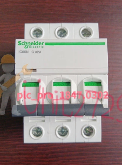 1PCS Schneider A9F18332 Miniature circuit breaker A9F18332 Fast delivery