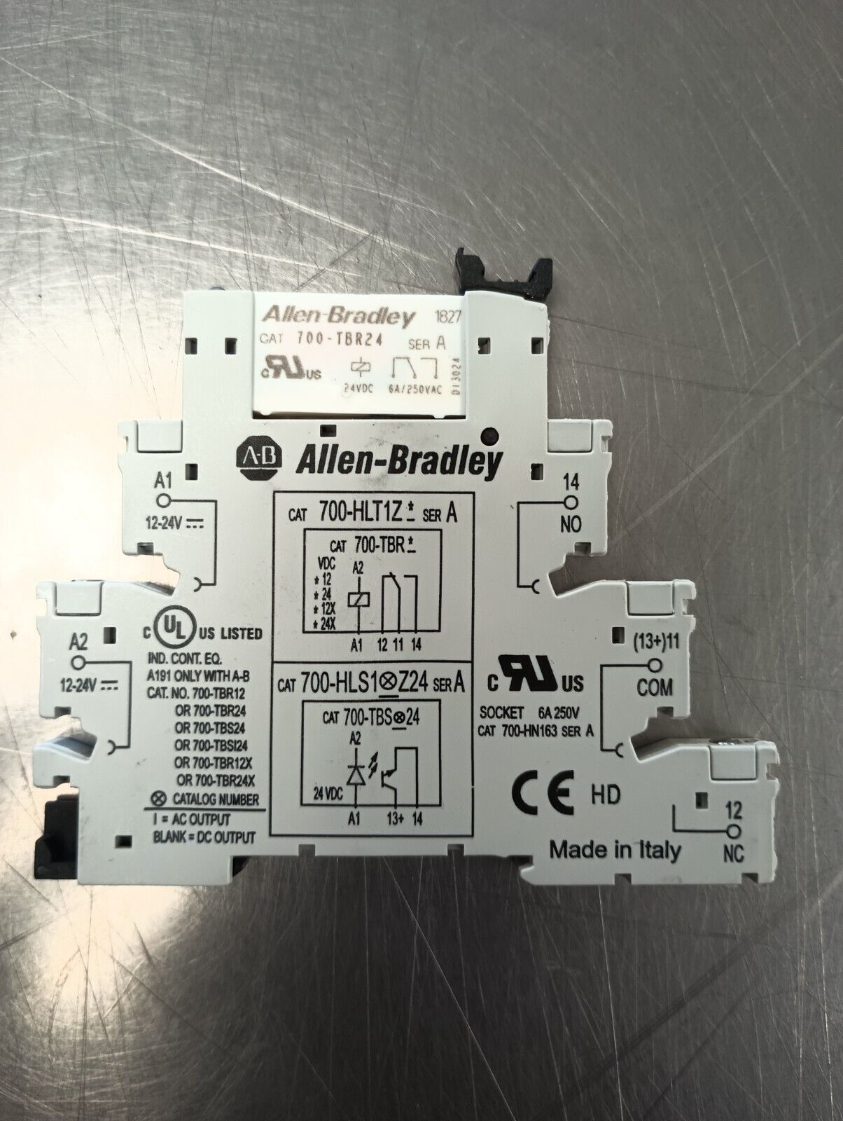 new 1PCS  ALLEN BRADLEY 700-HLT1Z24 TERMINAL BLOCK RELAY WITH 700-TBR24 RELAY