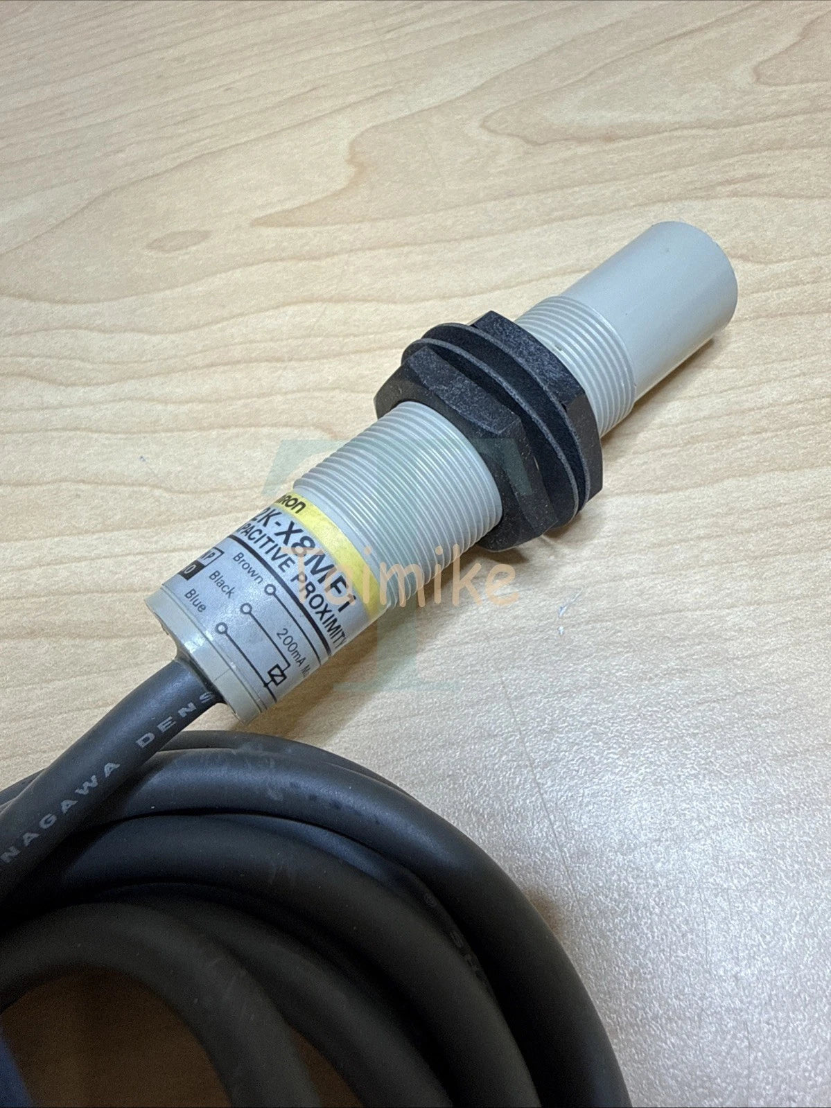 ! Omron E2K-X8MF1 Capacitive Proximity Switch