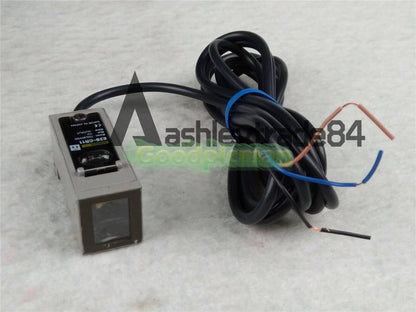 E3S-CR11 10-30VDC Omron Photoelectric Switch 1Pcs/
