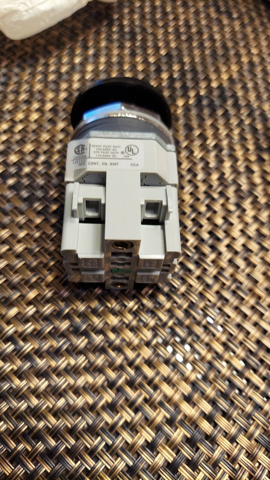 New Idec ABD310N-B 30mm Black Push Button - IDEC