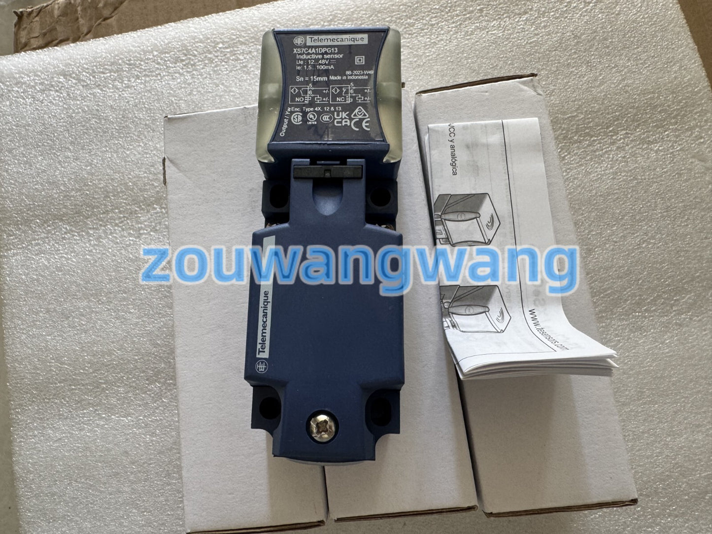 new 1PCS Schneider XS7C4A1DPG13 Proximity switch sensor