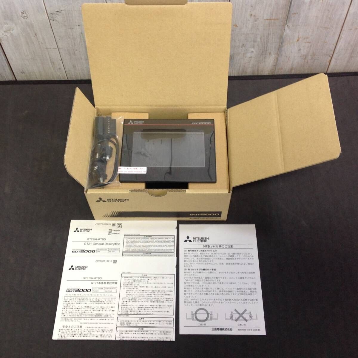 Mitsubishi GT2104-RTBD Touchscreen 4.3in DC24V Fast Ship - MITSUBISHI