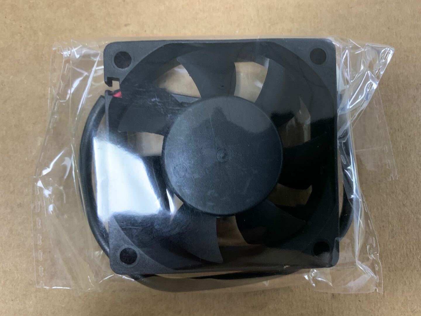 new XINRUILIAN RDH6020S 12V 0.25A 60*60*20MM 2-wire 6CM cooling fan
