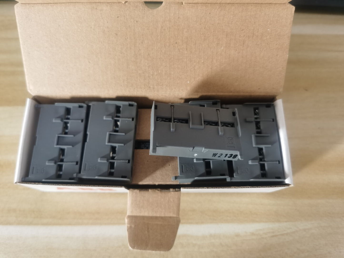 10PCS/1Box  ABB HKF1-20 1SAM201901R1002 Auxiliary Contacts 2NO