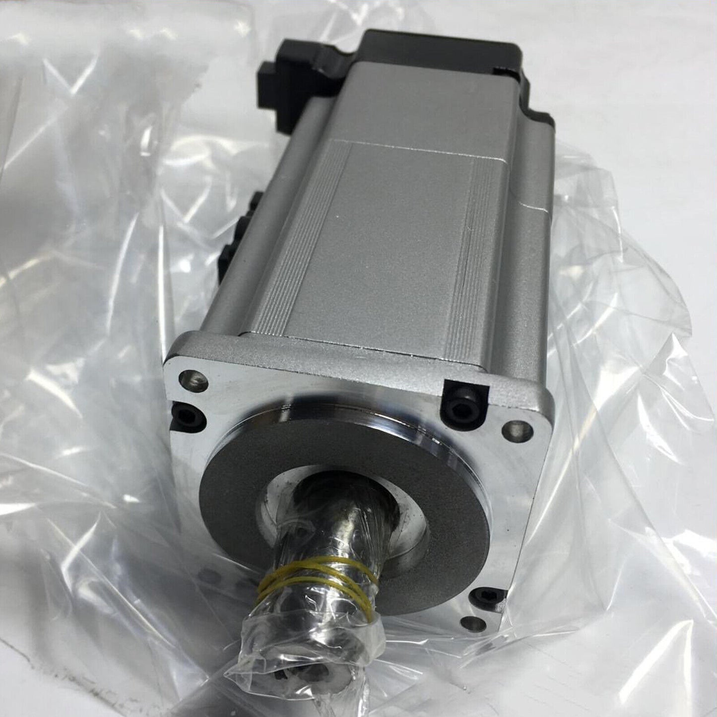 Omron R88M-K40030H-BS2-Z AC Servo Motors (1-Year Warranty) - OMRON