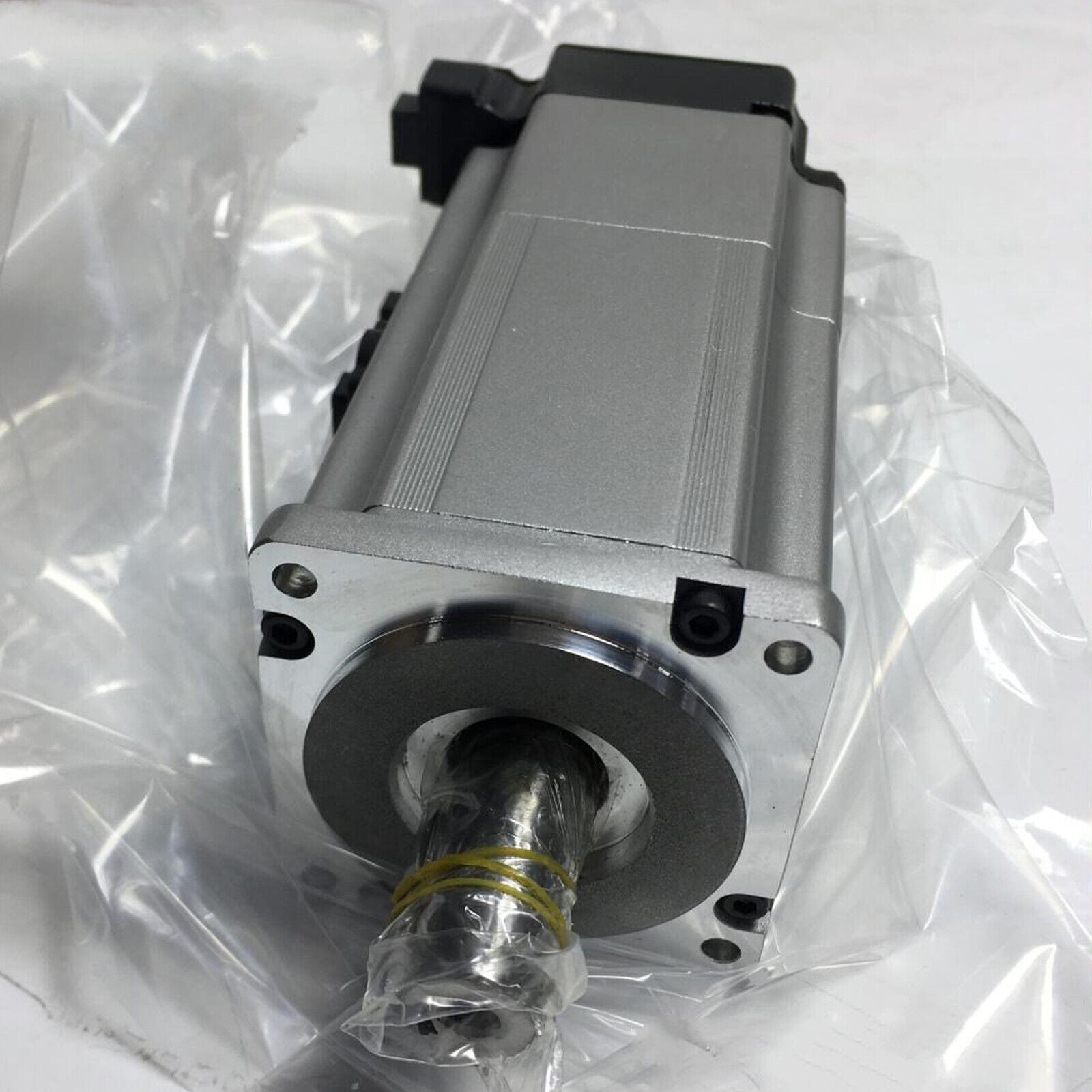 Omron R88M-K40030H-BS2-Z AC Servo Motors (1-Year Warranty) - OMRON