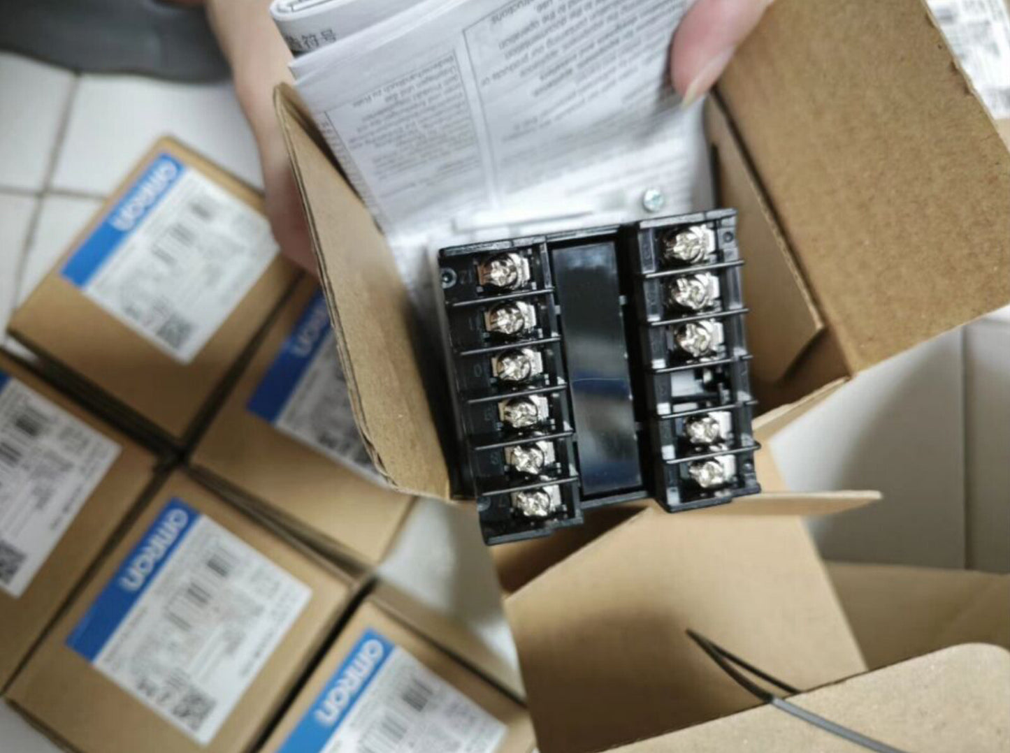 1PC  Omron E5CC-QX2ASM-800 Temperature Controller 100-240VAC  Free Ship