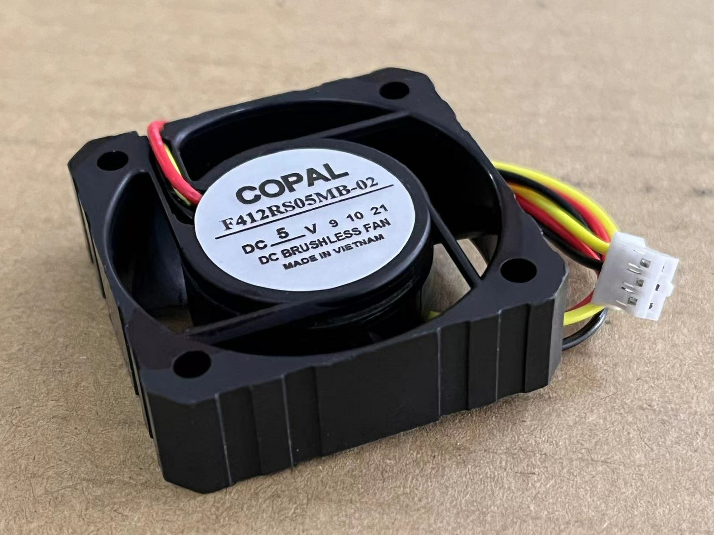 new 1pcs F412RS05MB-02 5V 4CM 3-Wire Cooling Fan