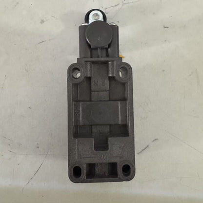 1PCS  for SCHMERSAL Limit switch TVH 336-01/01Z-M20