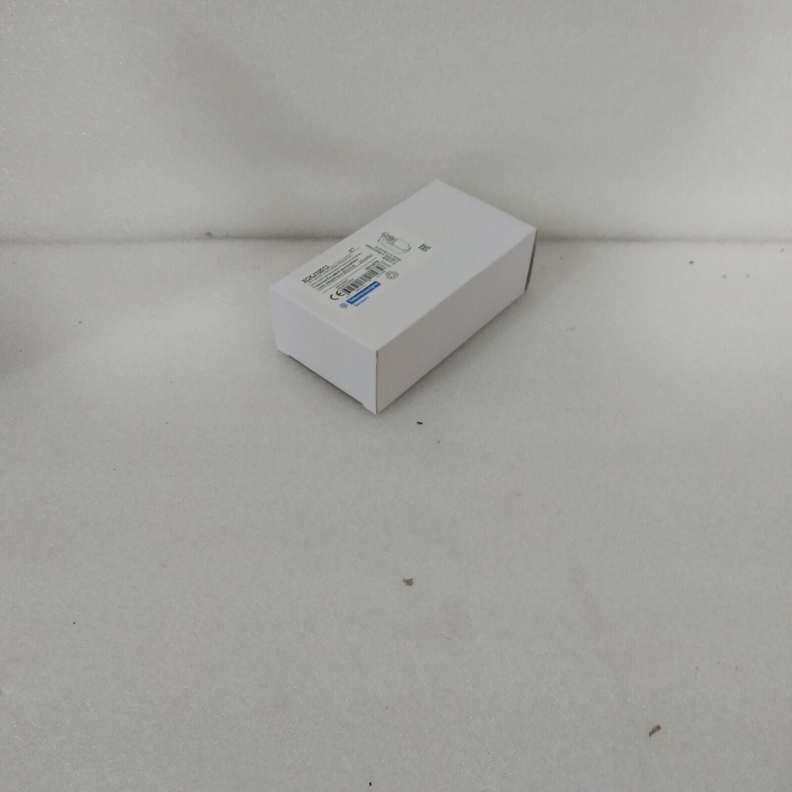 New Sent Within 24 Hours - SCH-NEIDER PLC XCKJ10513 Model Included - SCH-NEIDER PLC