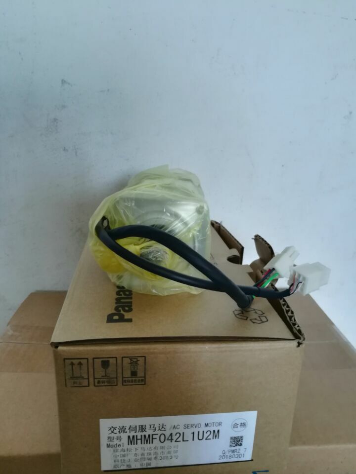 PANASONIC AC SERVO MOTOR MHMF042L1U2M