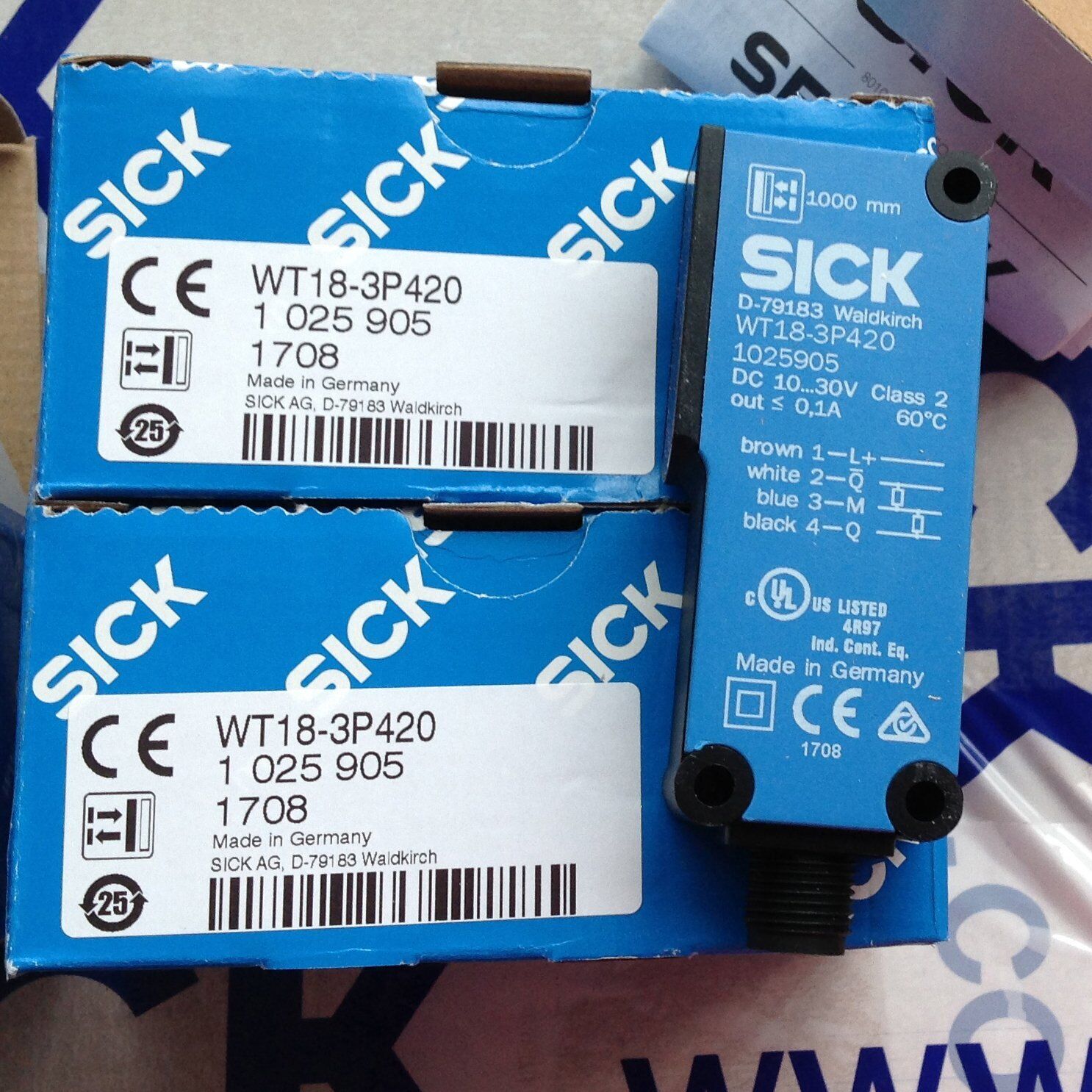 new 1 piece  sick in box WT18-3P420 Photoelectric sensor ship