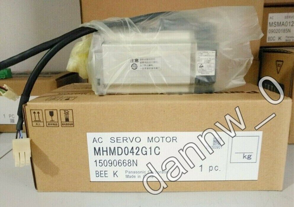 New In Box Panasonic MHMD042G1C Servo Motor - PANASONIC