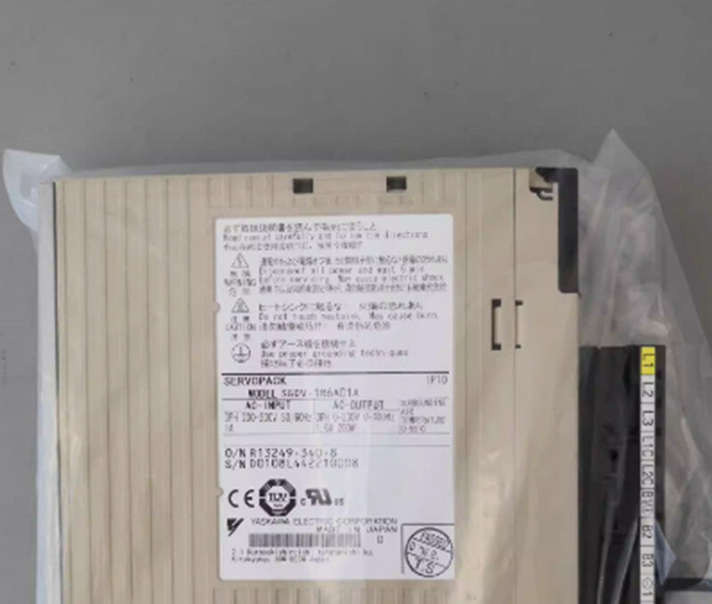 1 PC  YASKAWA SGDV-1R6A01A