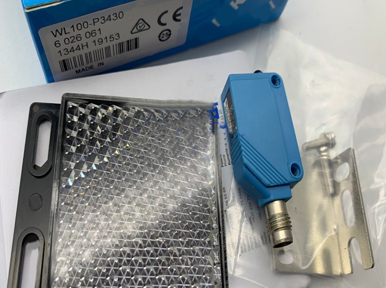 1PC WL100-P3430 photoelectric switch sensor
