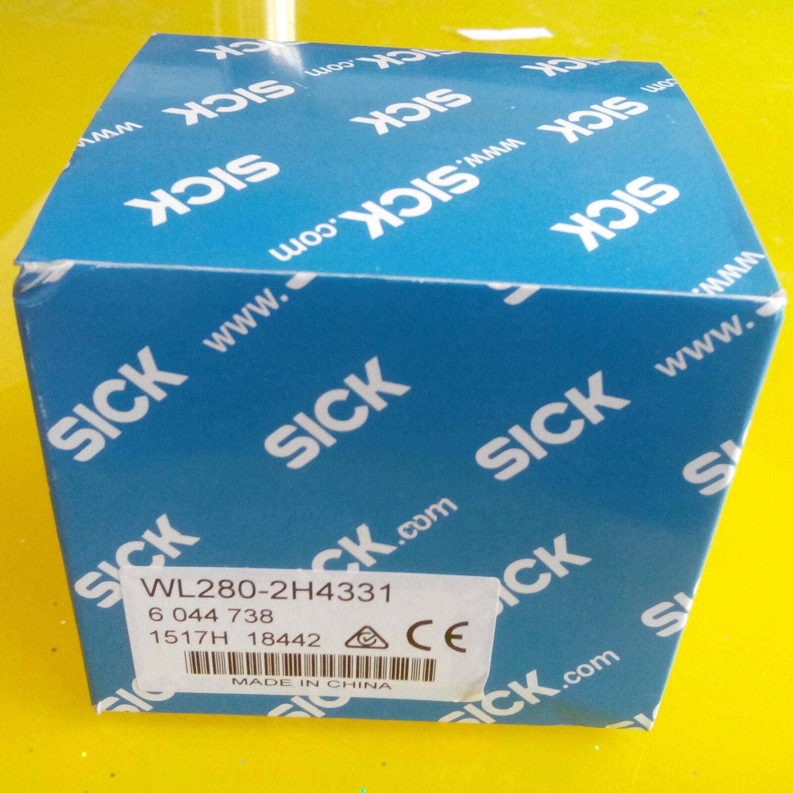 new 1PC  for SICK WL280-2H4331 Photoelectric switch
