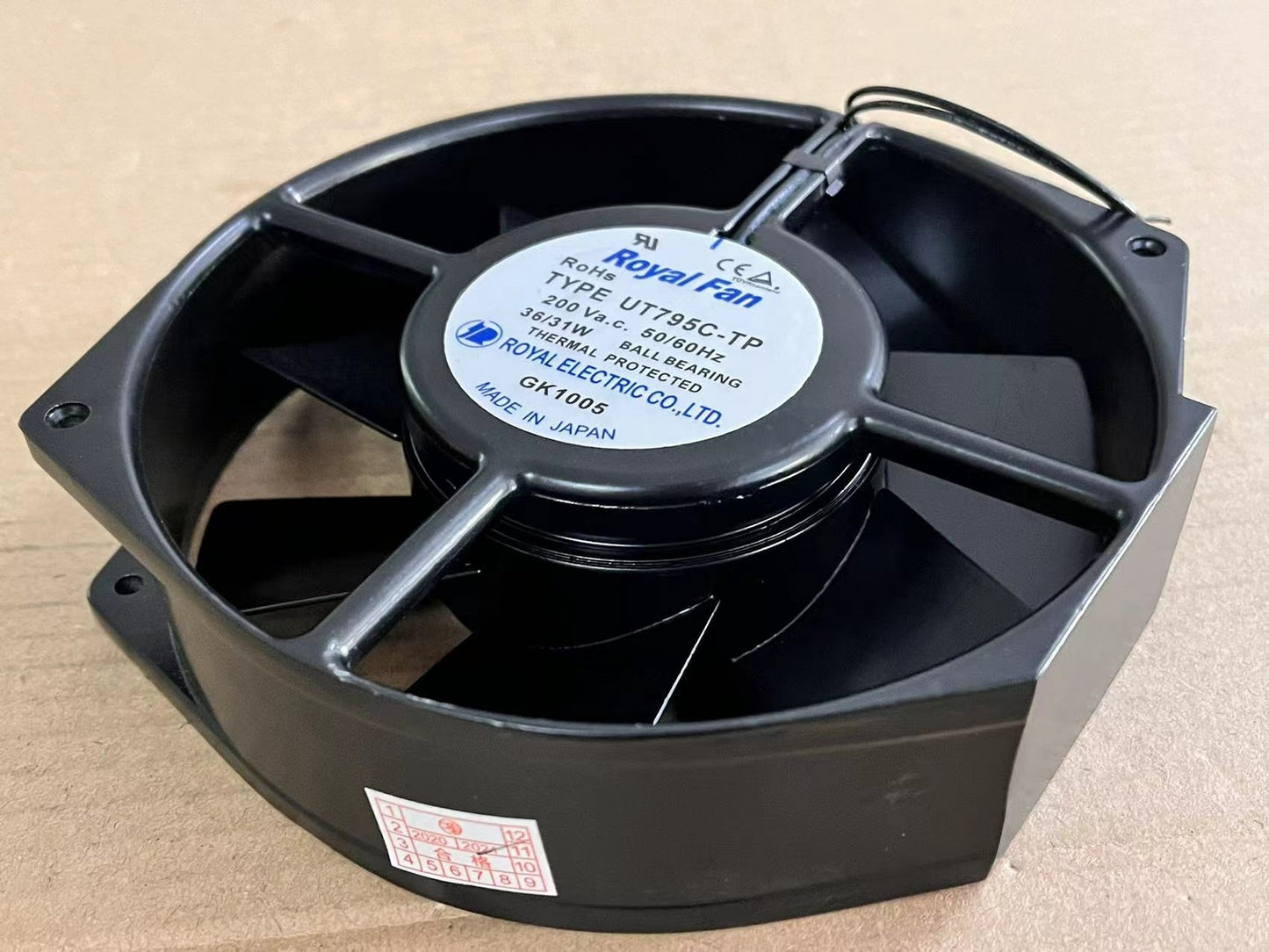 1pc Royal Fan Fan UT795C-TP AC200V 36/31W 17215038MM