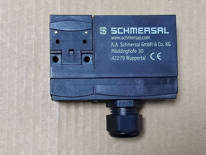 new SCHMERSAL safety switch lock AZM170-02ZK 24AC/DC