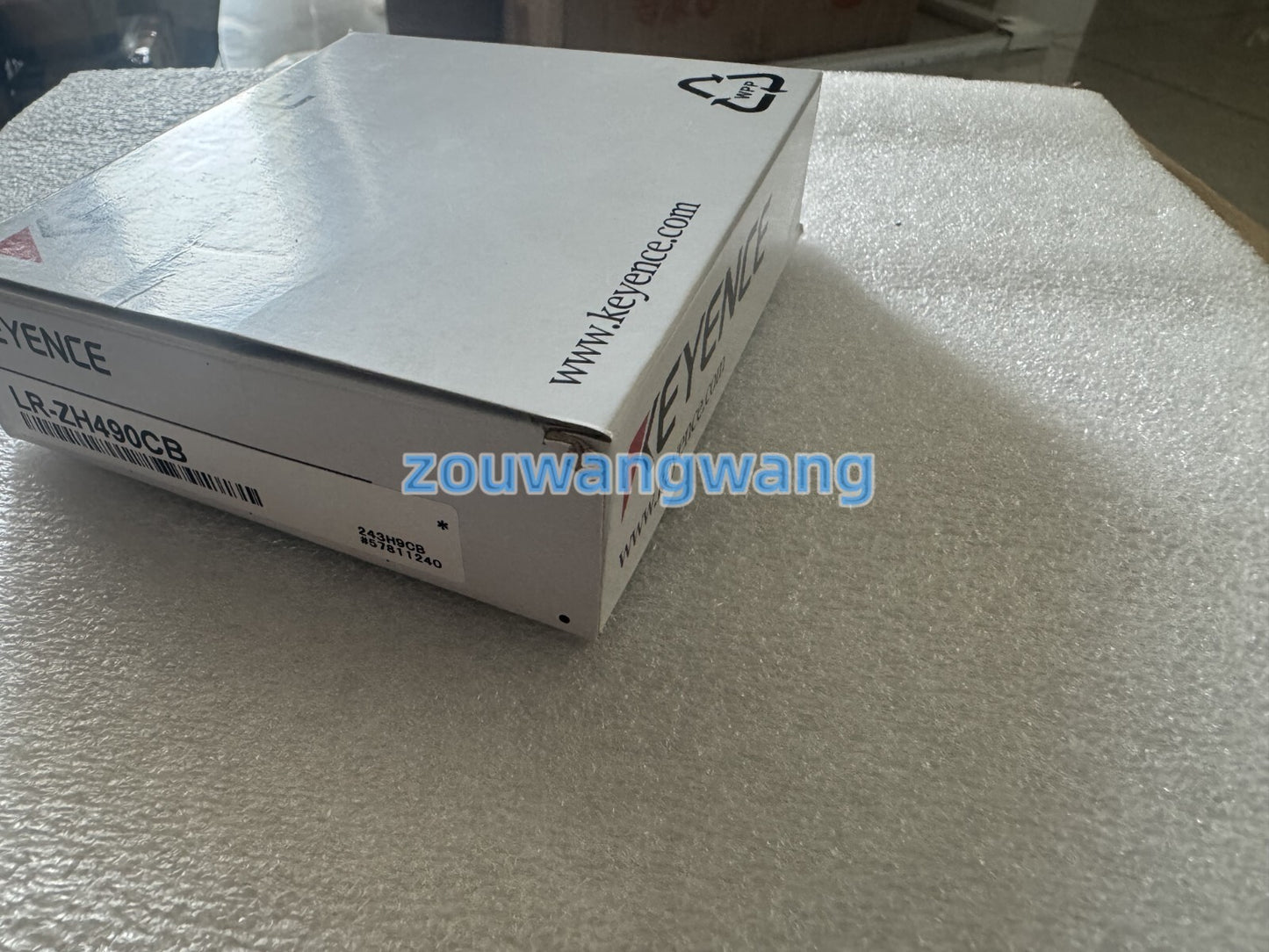 new  IN BOX Keyence LR-ZH490CB Sensor