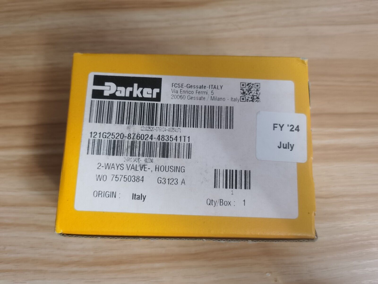 new 1PC  Parker 121G2520  230V 2-Ways Valve