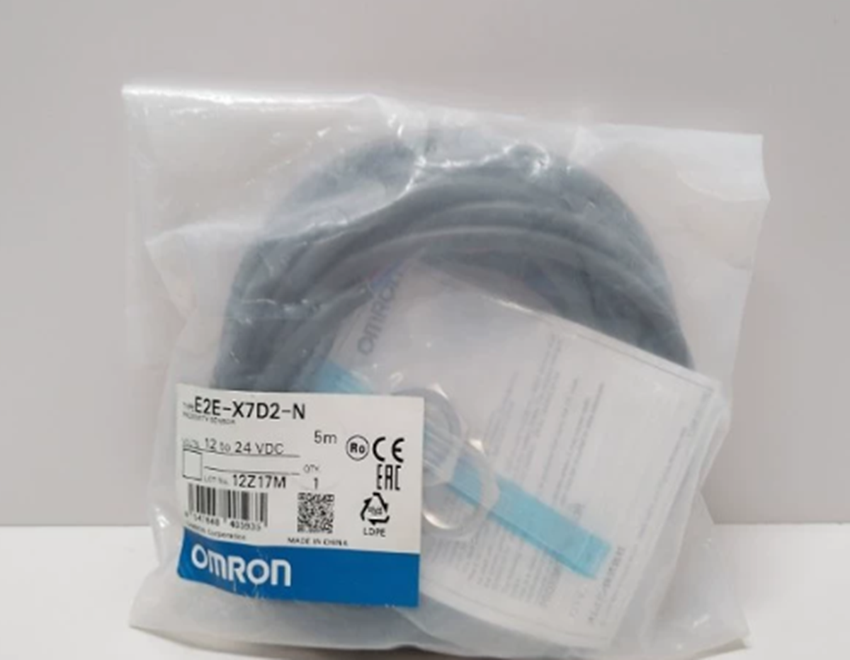 OMRON E2E-X7D2 Proximity Switch - OMRON
