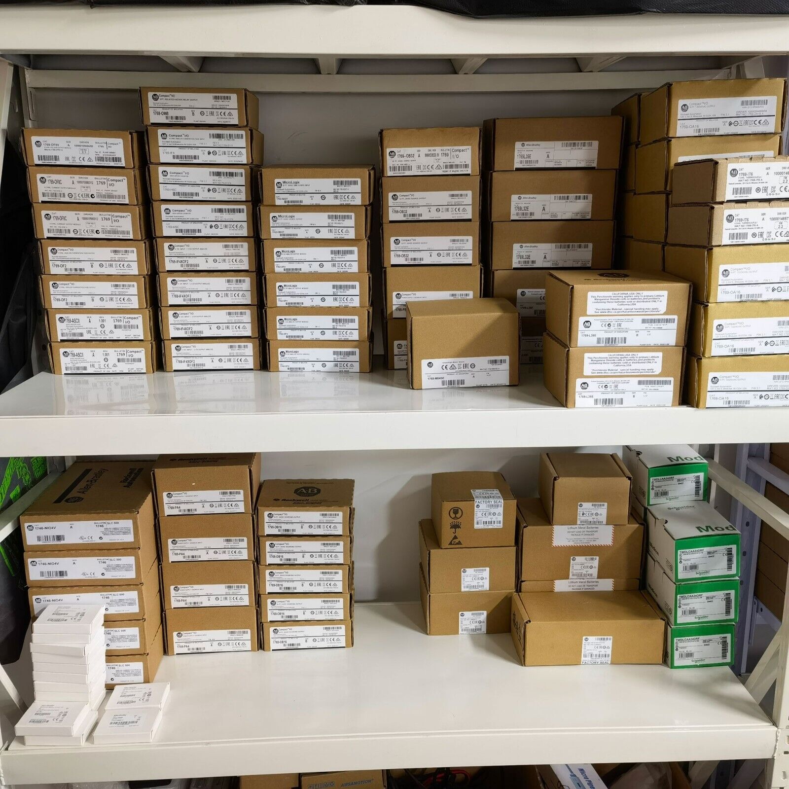 New Factory Sealed AB 1761-L32BWA SER E Micrologix 1000 32 Pt Contr - MICROLOGIX