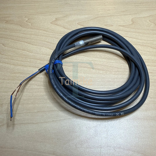 ! Omron E2E-X2D1-N Proximity Sensor Prox 13722M