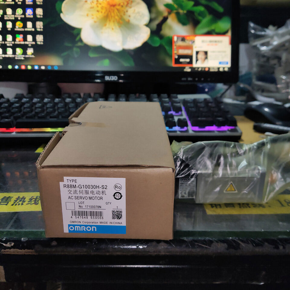 new 1PC  Omron R88M-G10030H-S2 Servo Motor R88MG10030HS2 ping