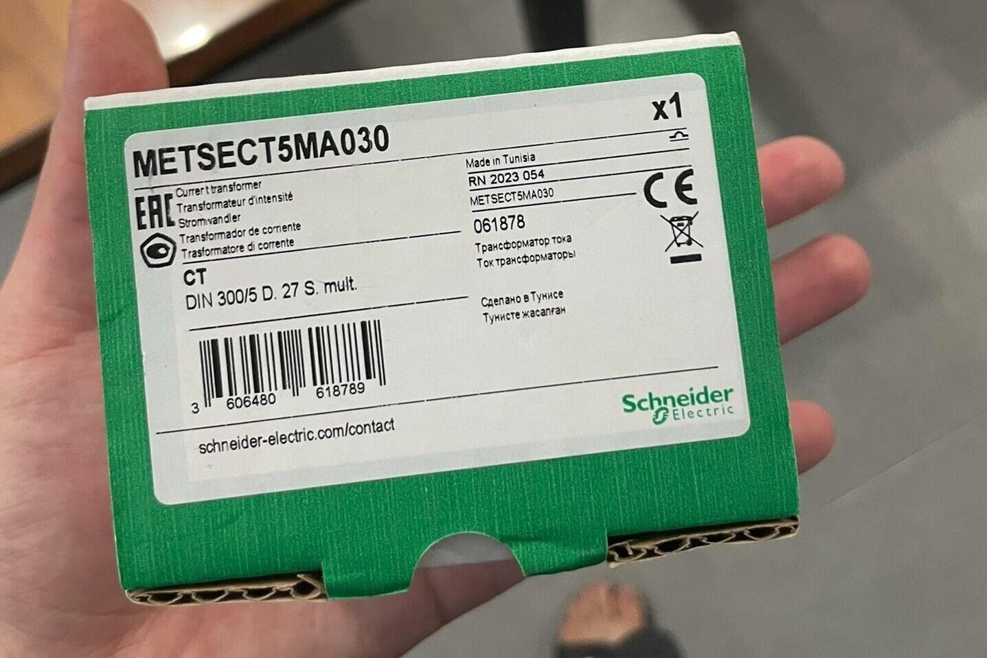 SCHNEIDER METSECT5MA030 CURRENT TRANSFORMER .CT DIN300/5 D.27 S.MULT - SCHNEIDER
