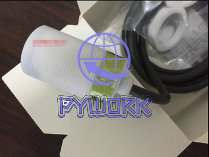 1Pcs OMRON Proximity switch E2FQ-X5Y1