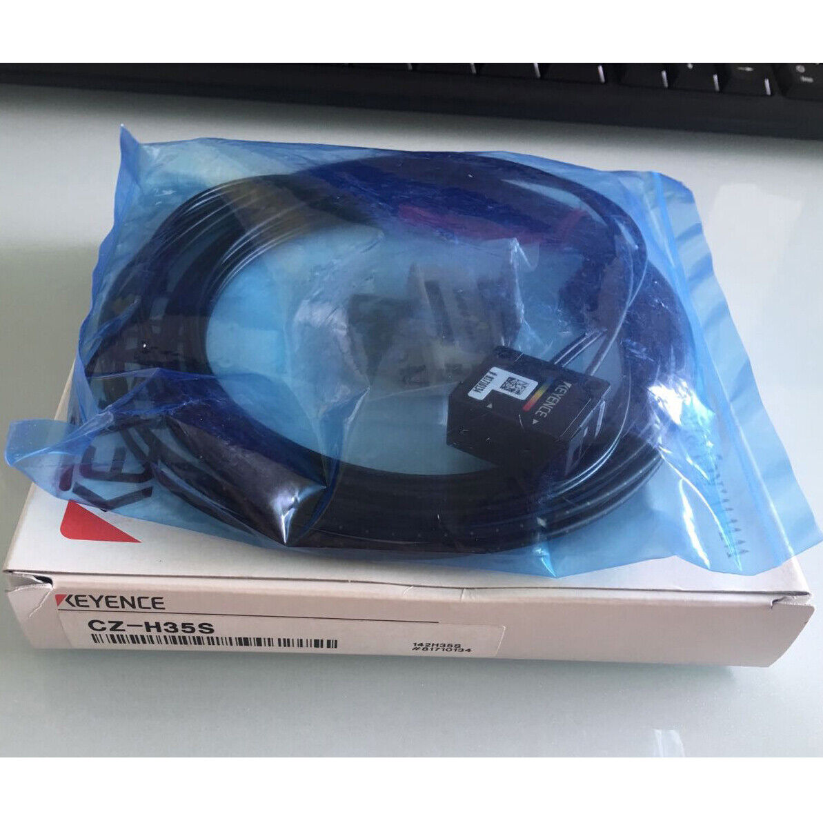 Keyence CZ-H35S Fiber Optic Sensor - KEYENCE