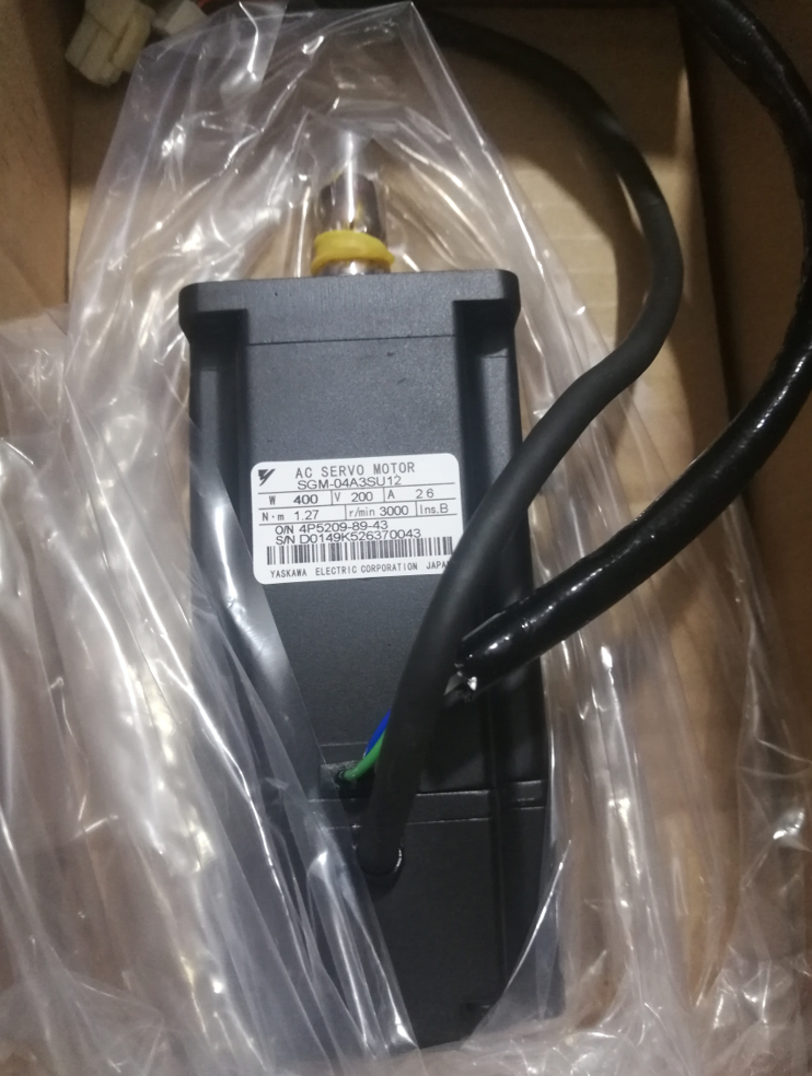 1PC YASKAWA AC SERVO MOTOR SGM-04A3SU12
