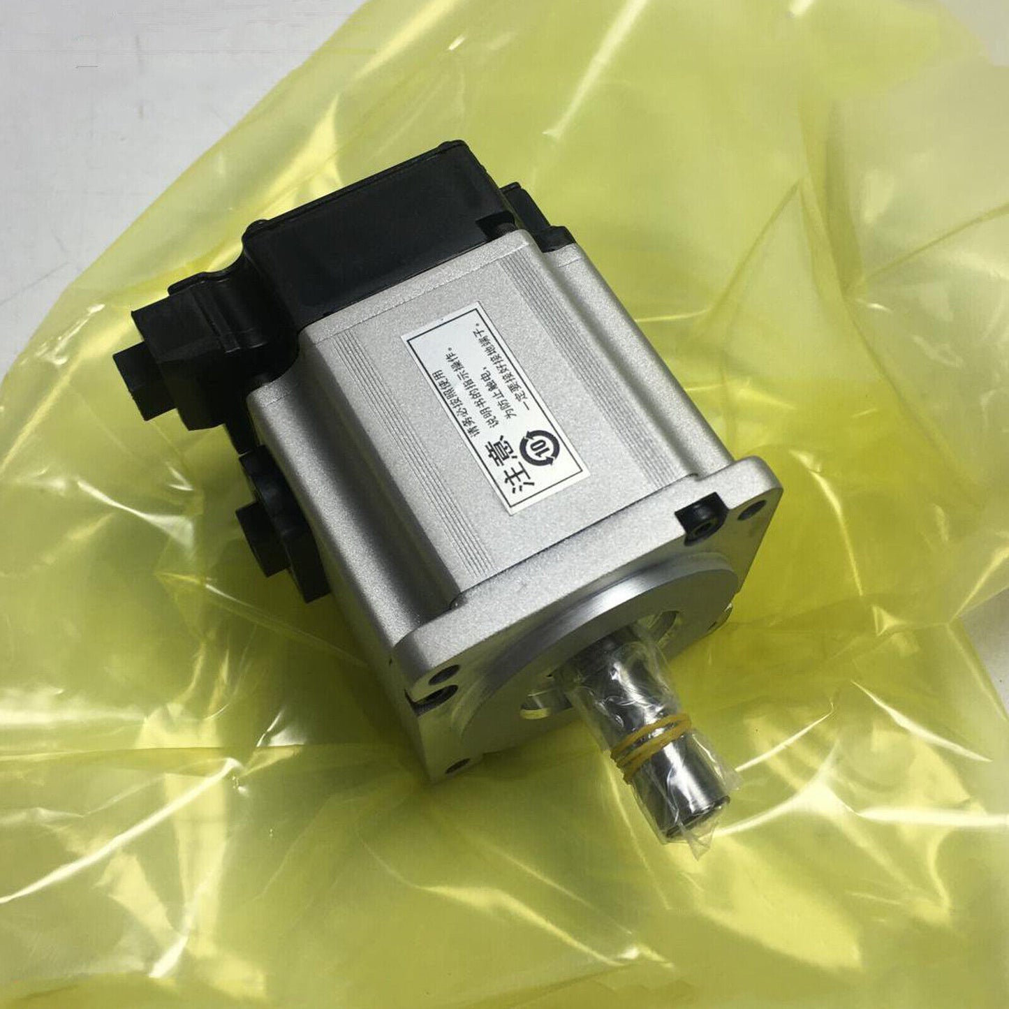 Omron Servo Motor R88M-K20030T-S2-Z Fast Ship - OMRON
