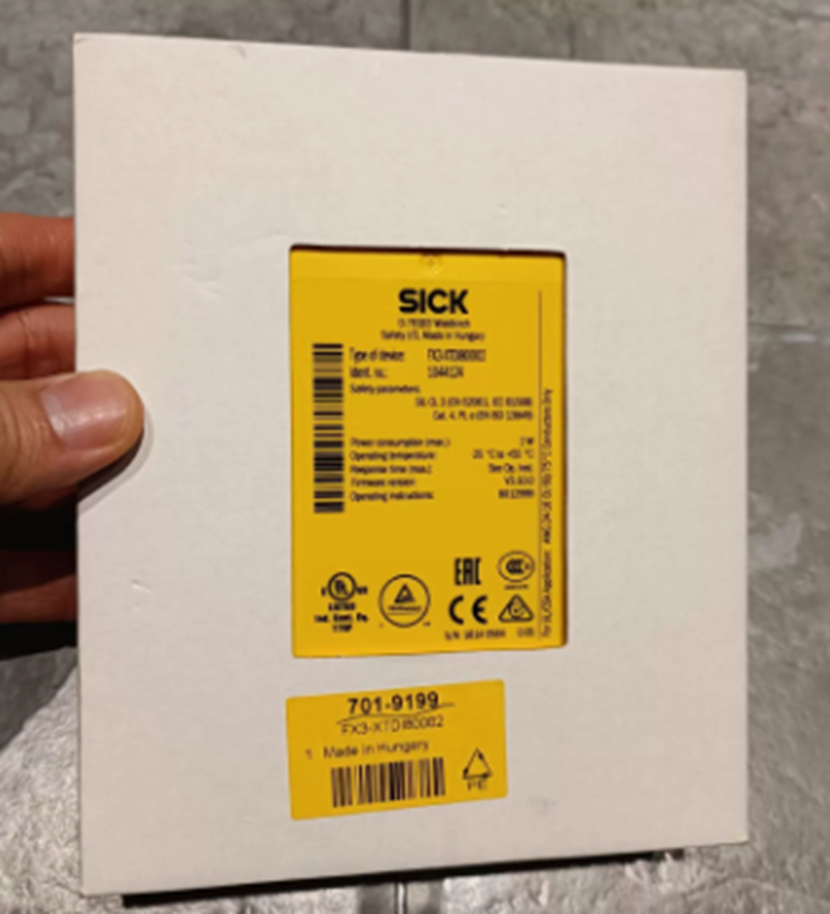 new  SICK FX3-XTDI80002 1044124 Safety Relay