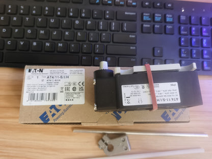 1PCS Eaton Moeller AT4/11-S/I/H AT4-11-S-I-H Position Switch