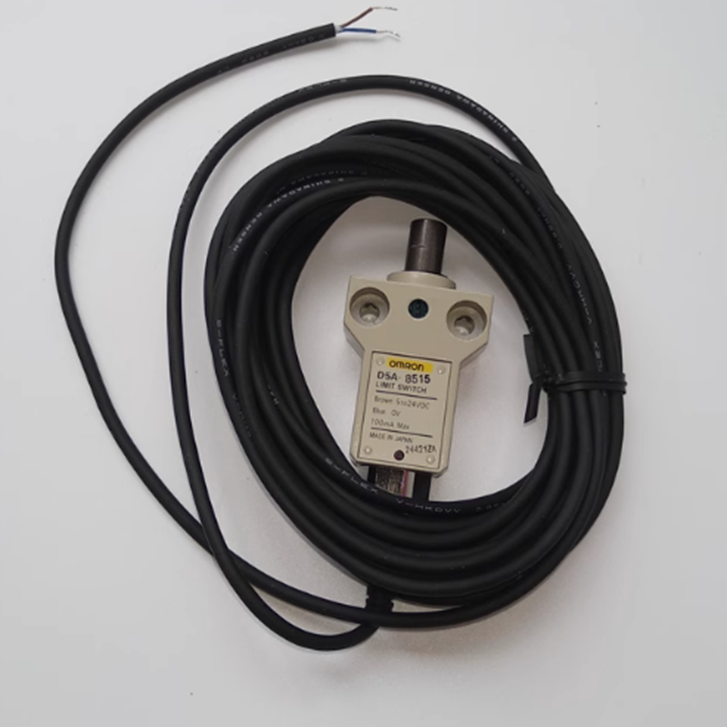 Omron Automation and Safety D5A-8515 Plunger Limit Type Cable Output PNP - OMRON