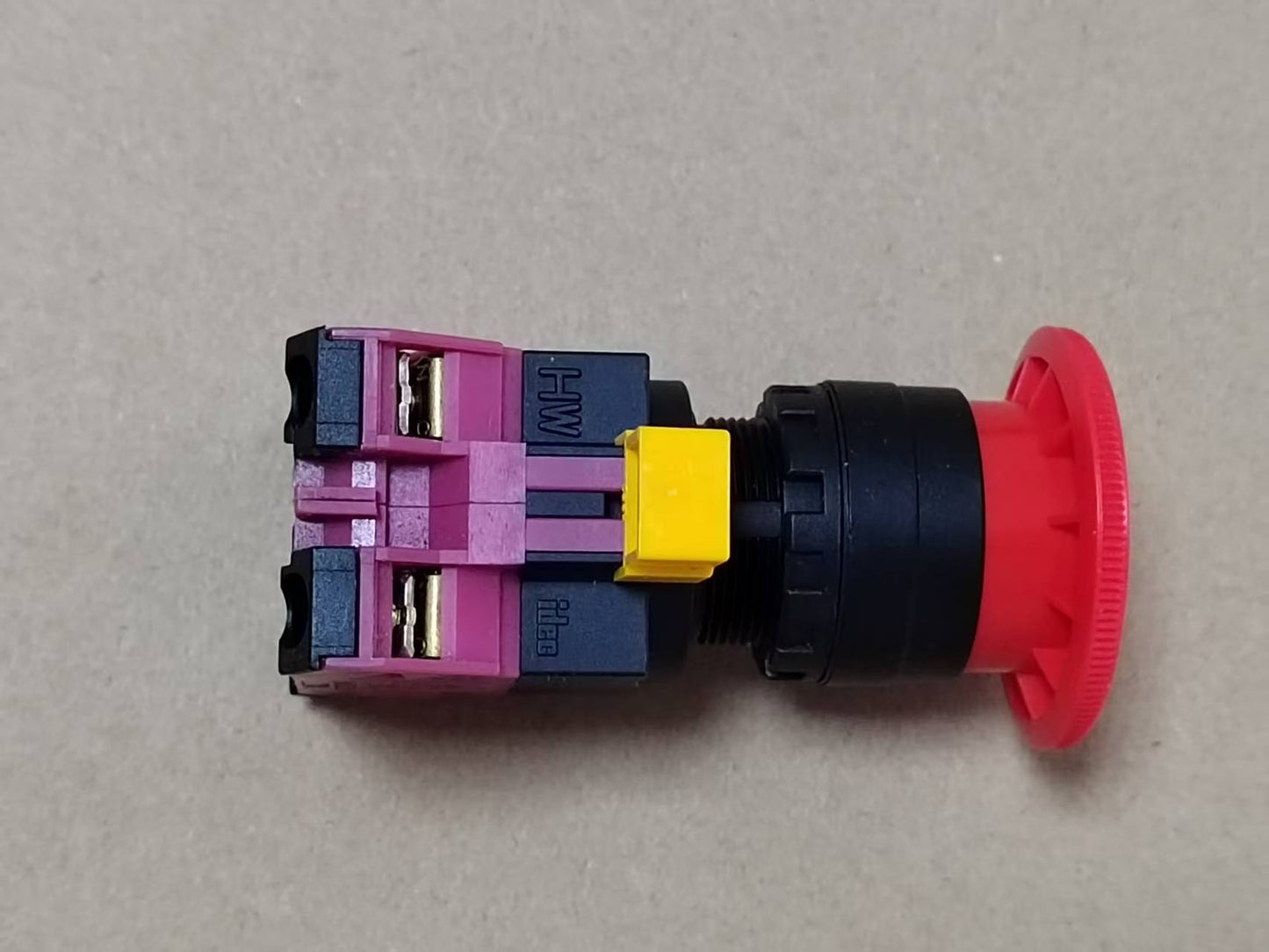 new 1PCS for IDEC HW-CB02 Emergency stop button switch