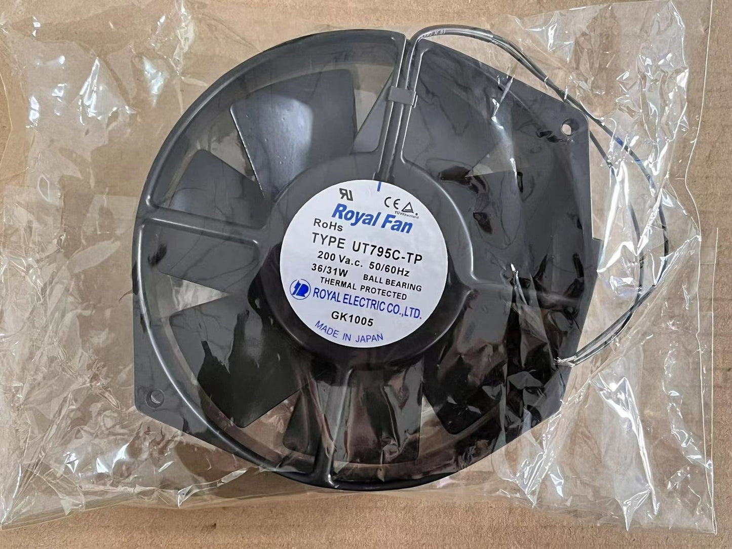 1pc Royal Fan Fan UT795C-TP AC200V 36/31W 17215038MM