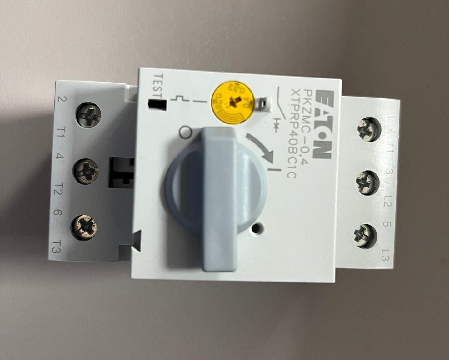1pc PKZMC-0.4 Circuit Breaker - POWERGUARDIAN