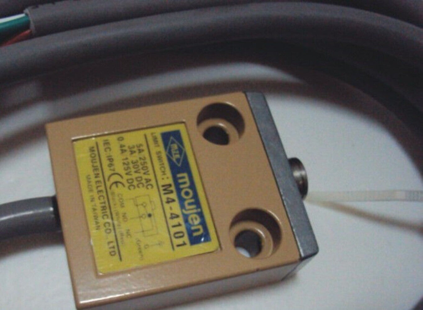 1PCS  For MOUJEN travel switch M4-4101 limit switch 3M