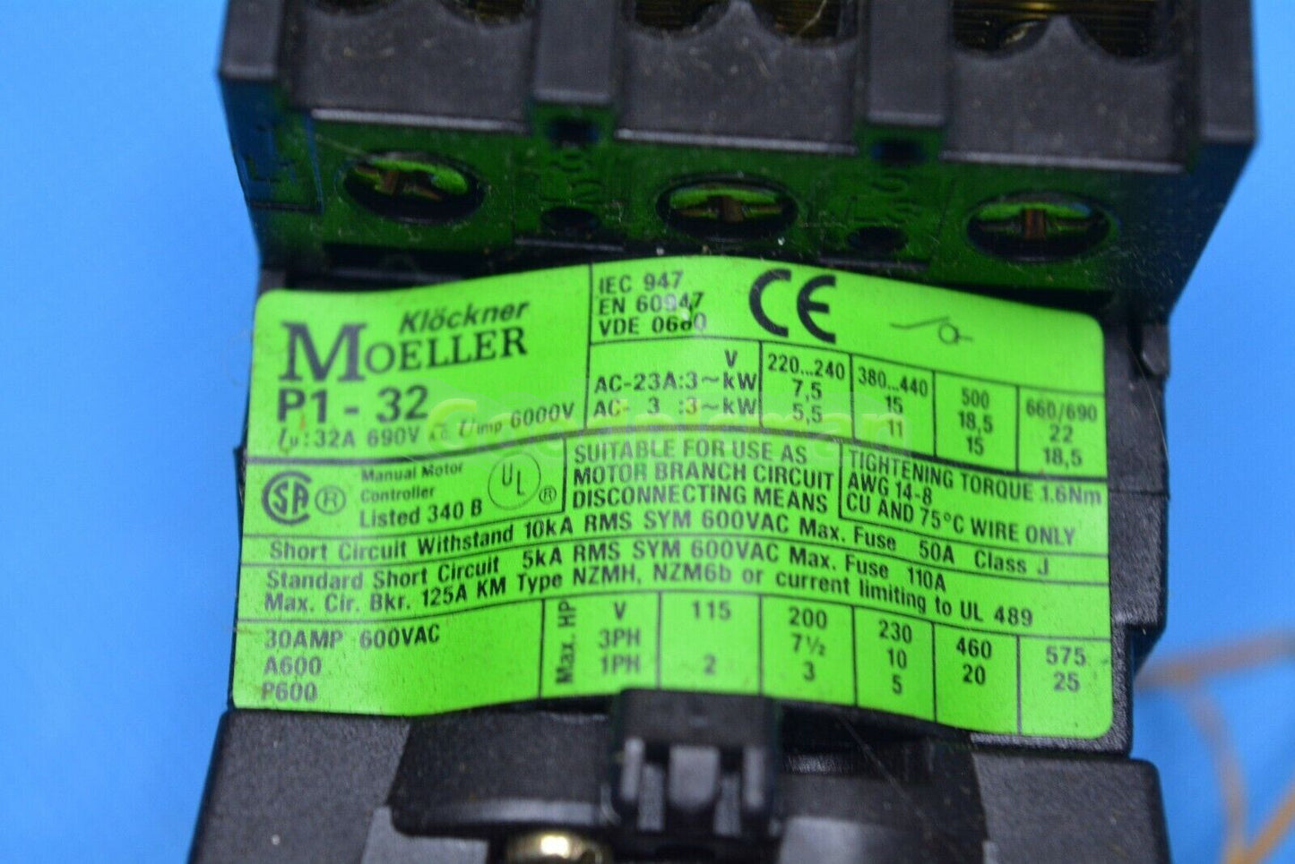 1PC EATON MOLELLER Load disconnector P1-32/V/SVB