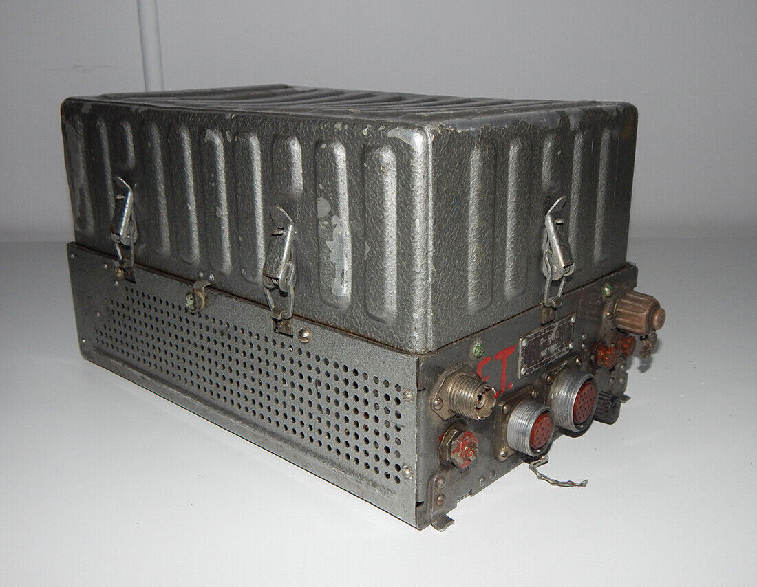 Used Radio R-860: Aircraft Radio Station Rarity - AVIATEK