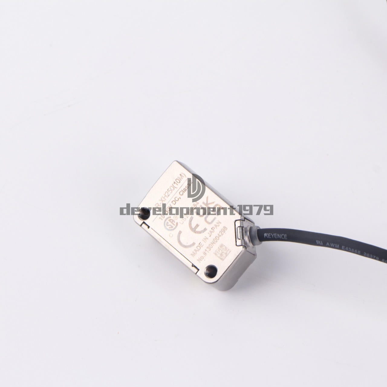 new 1PCS  KEYENCE LR-XH250(10M) sensor